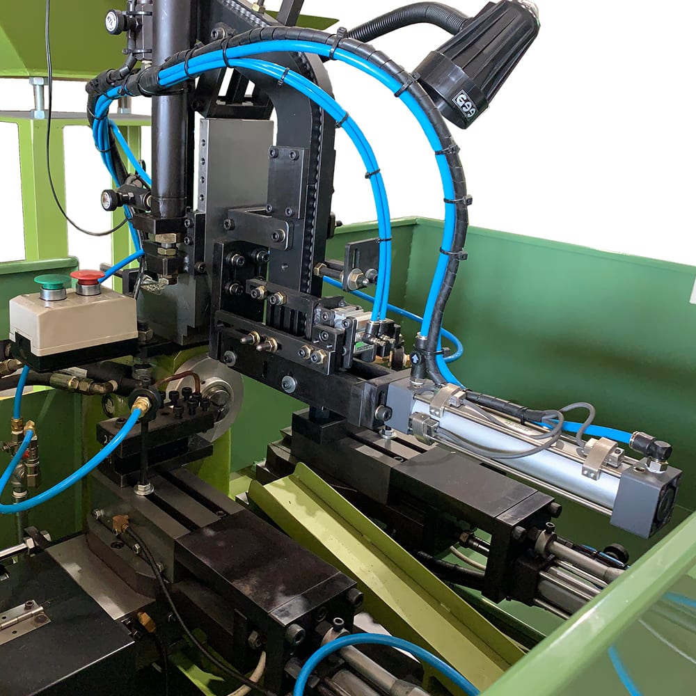 Nachbearbeitungsmaschine für Verbindungselemente von GoldPlus Technology